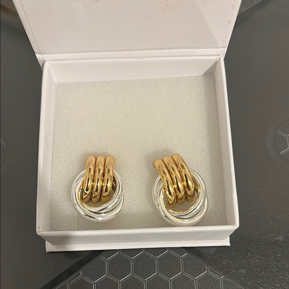 Heaven Mayhem mini knot two tone earring